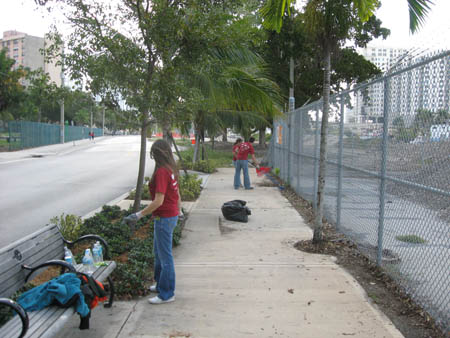 01.26.08 Volunteers raking along North River Drive greenway